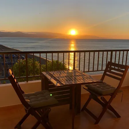 Amazing In Front Of The Sea Apartment *
